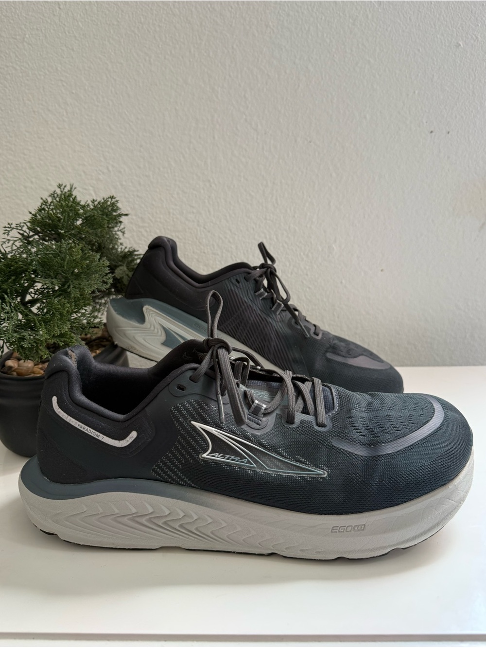 Altra paradigm 7 Men size 12.5 Black and Gray Road Running Shoes